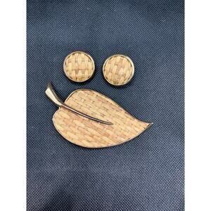 Vintage Wicker Inlaid Gold Tone Leaf 4" Pin Brooch W/ Matching Clip on Earrings